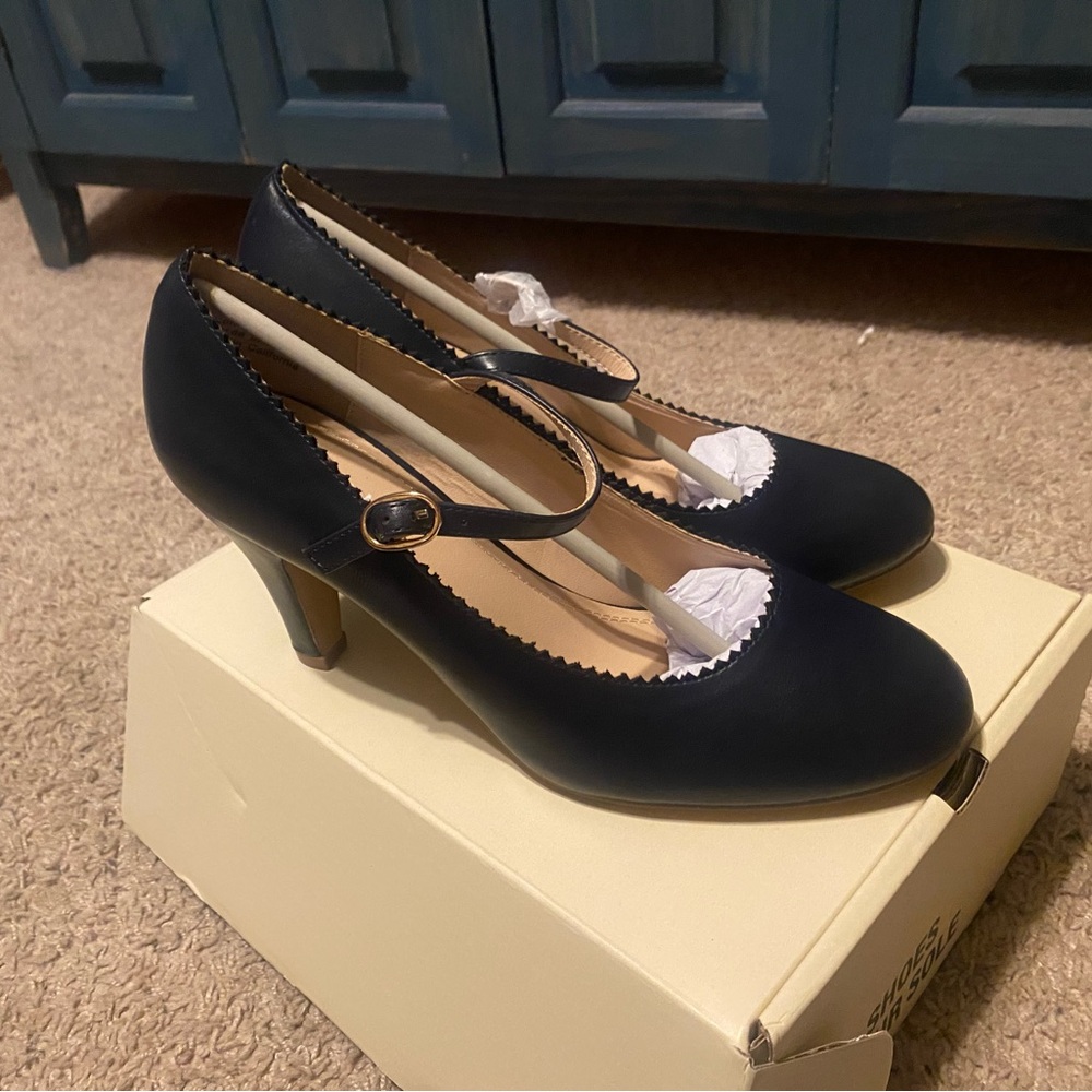 Chic Navy Mary Jane Heels